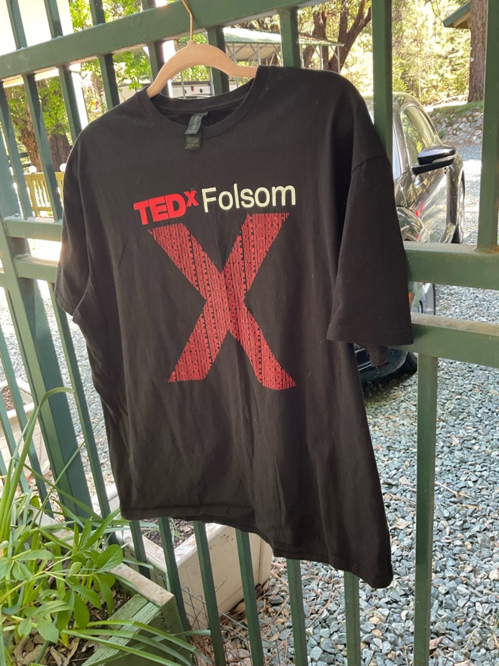 7-2026-Gildan Black Short-Sleeve TEDx Folsom Graphic Tee with Red Print XL